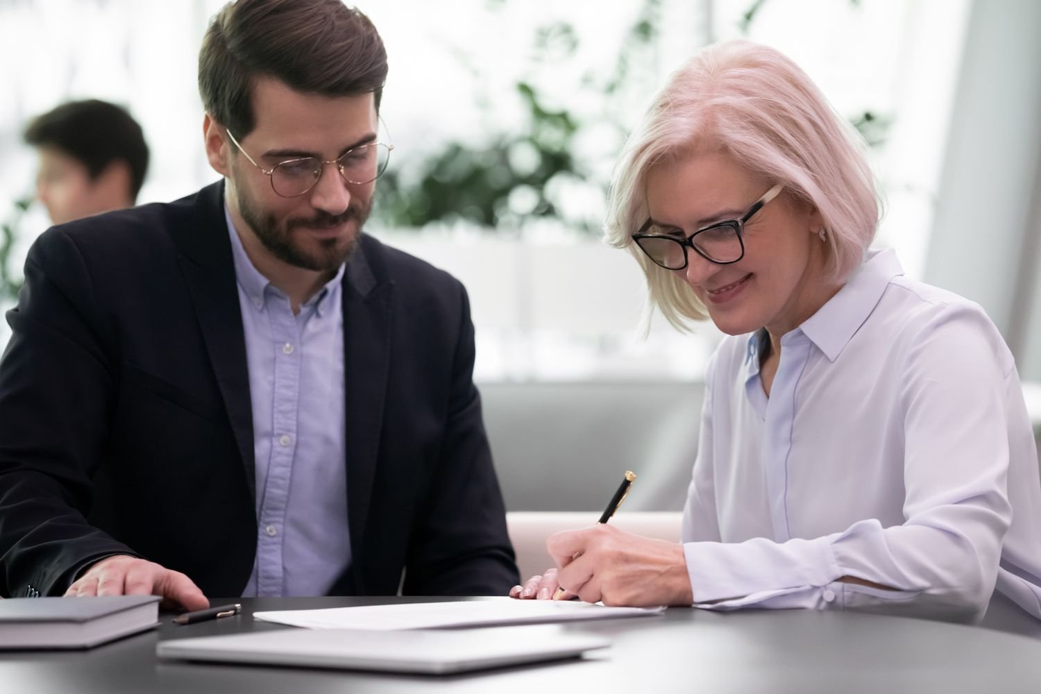 Signature du contrat avec conseil personnalisé